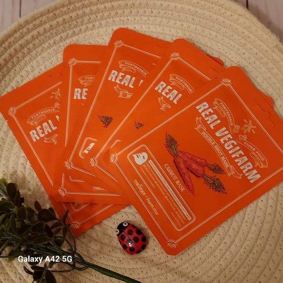 BUNDLE/LOT Real Vegifarm Carrot Double Shot Face Masks/Facial Masks NEW - Picture 1 of 4